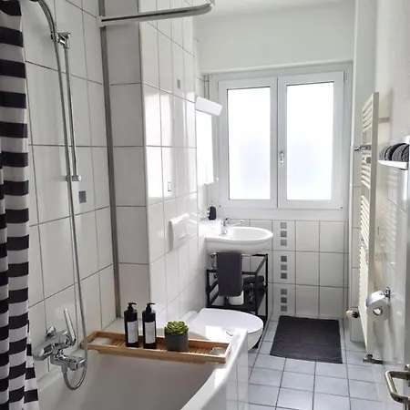 Apartamento 2 Bedroom - Kingsize Bett - Garten - Parken - Kueche *