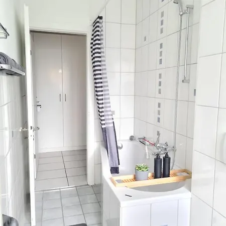 2 Bedroom - Kingsize Bett - Garten - Parken - Kueche *